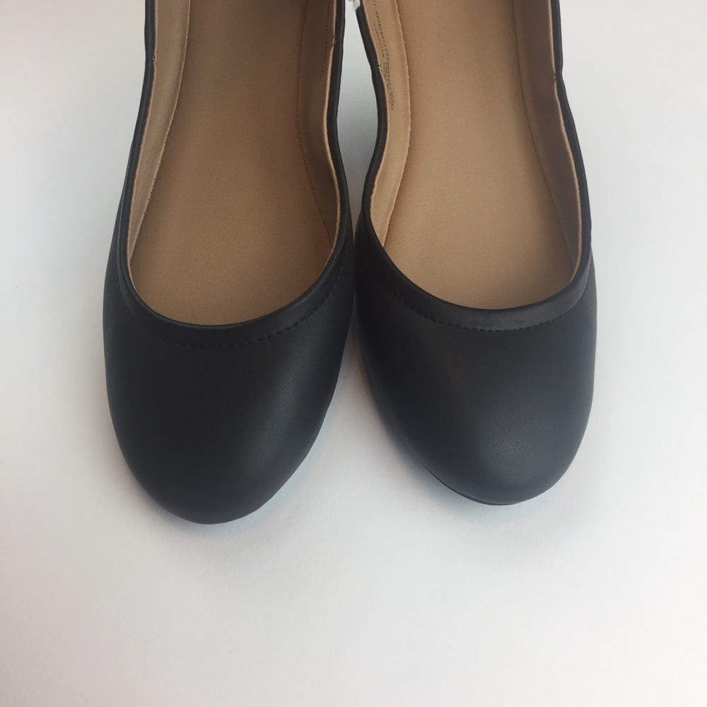 3/$25 Mossimo women’s slip-on flat shoe black - Picture 3 of 5